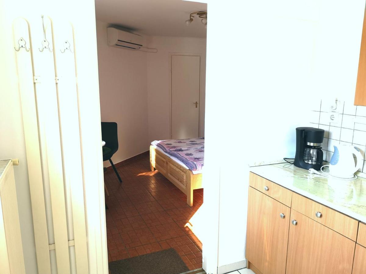Apartman Kaszas Garden โมชนมายารูวาร์ ภายนอก รูปภาพ