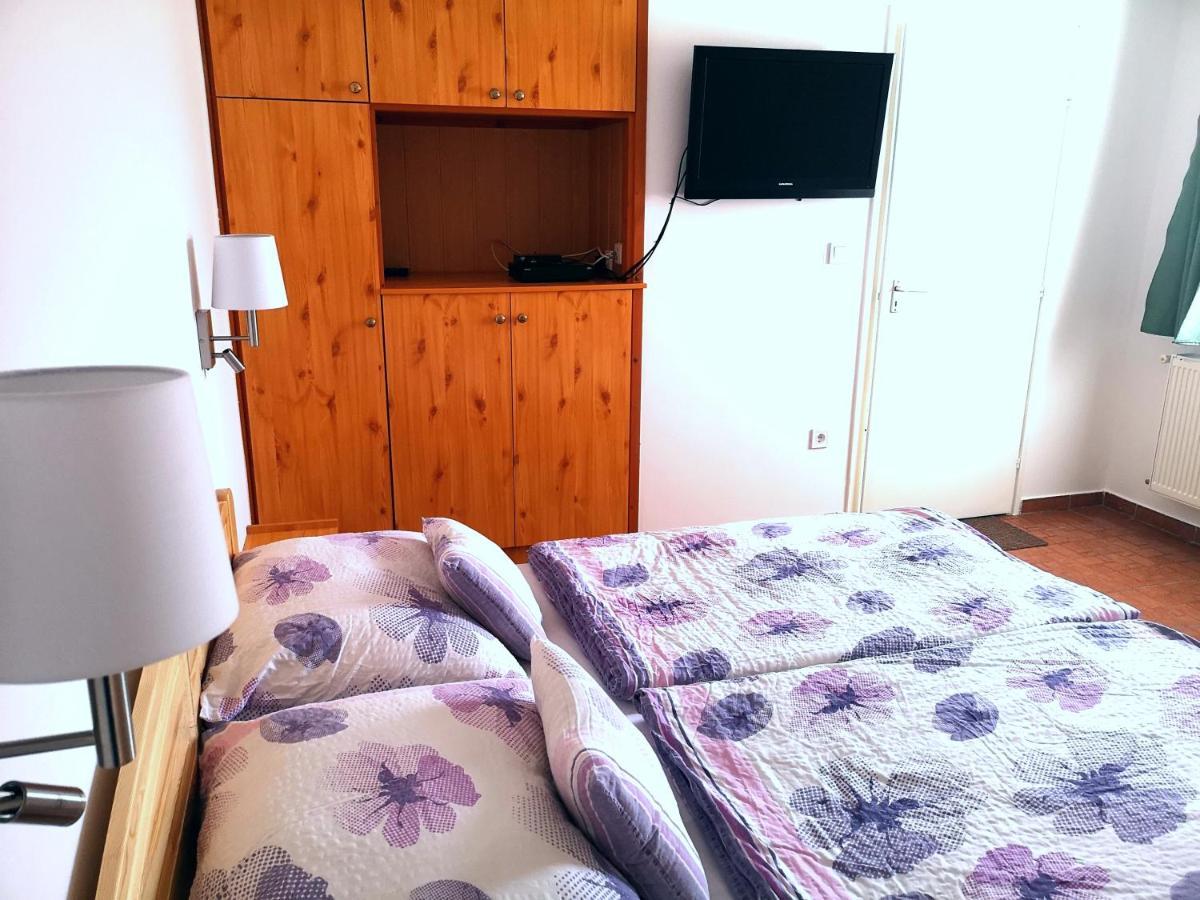 Apartman Kaszas Garden โมชนมายารูวาร์ ภายนอก รูปภาพ