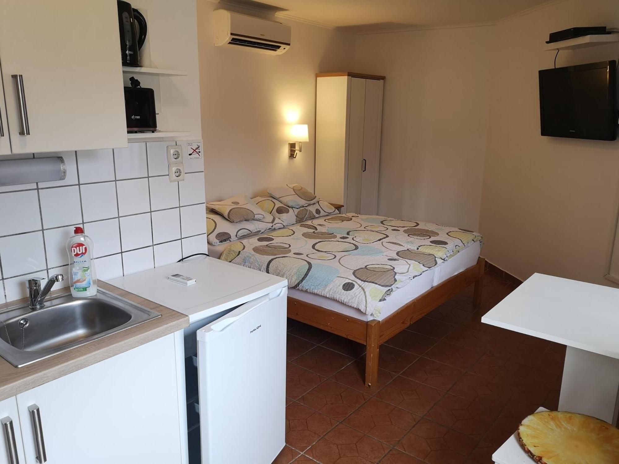 Apartman Kaszas Garden โมชนมายารูวาร์ ภายนอก รูปภาพ