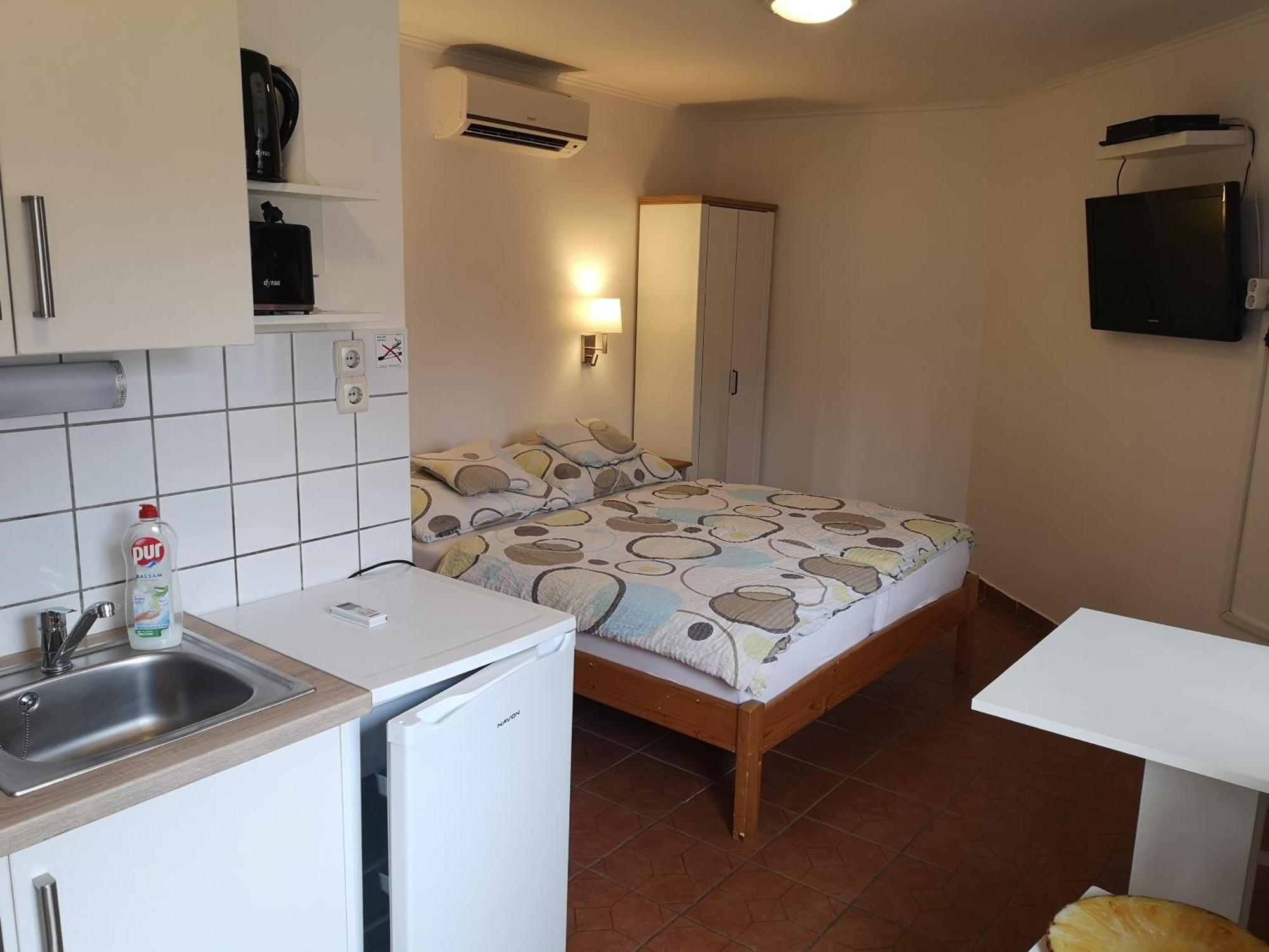 Apartman Kaszas Garden โมชนมายารูวาร์ ภายนอก รูปภาพ