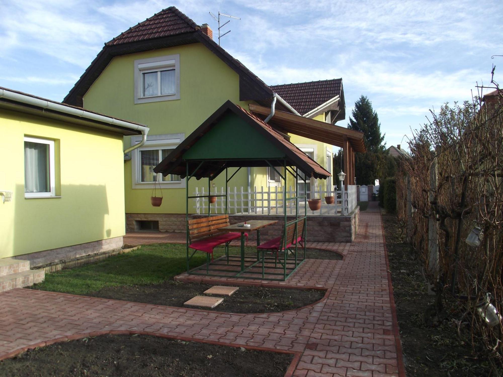 Apartman Kaszas Garden โมชนมายารูวาร์ ภายนอก รูปภาพ