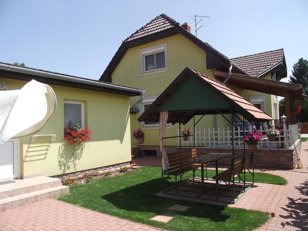 Apartman Kaszas Garden โมชนมายารูวาร์ ภายนอก รูปภาพ