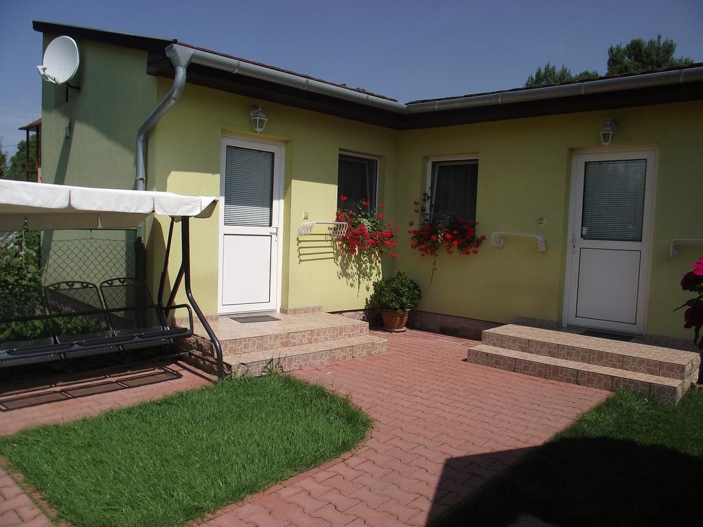 Apartman Kaszas Garden โมชนมายารูวาร์ ภายนอก รูปภาพ