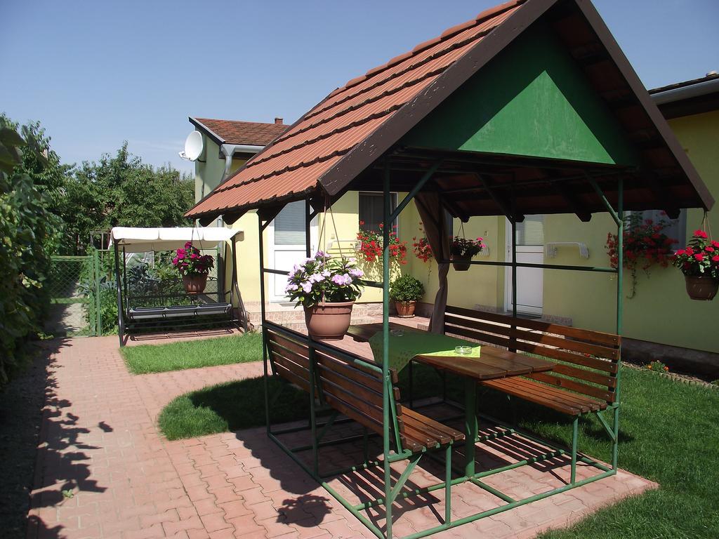 Apartman Kaszas Garden โมชนมายารูวาร์ ภายนอก รูปภาพ