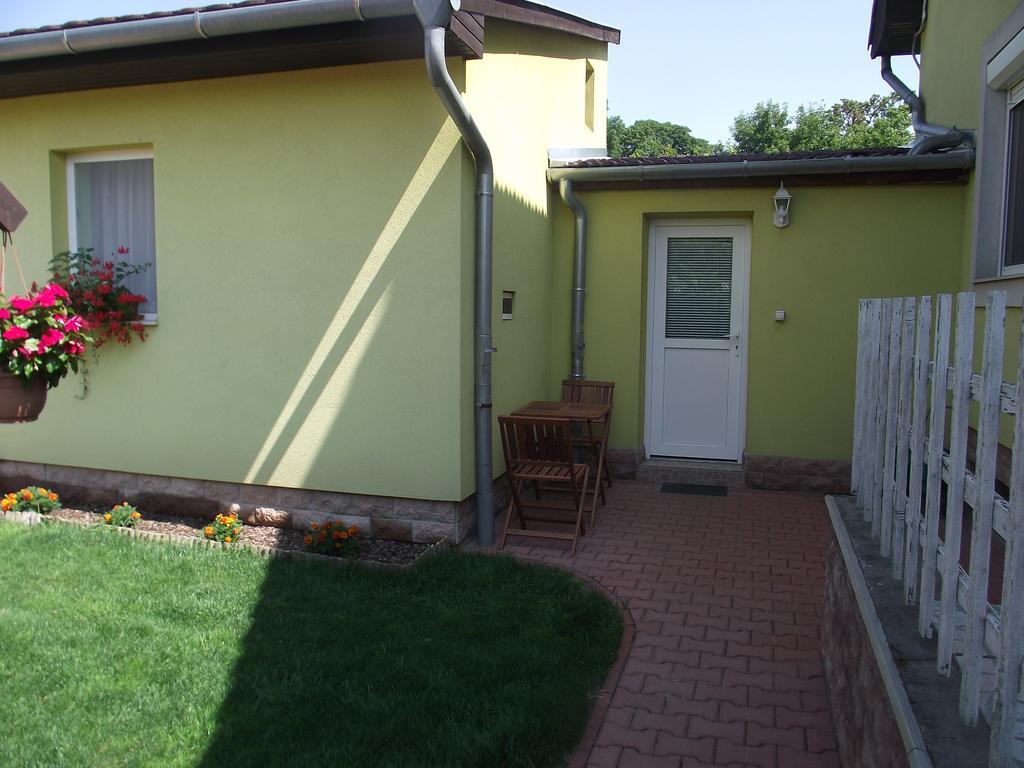 Apartman Kaszas Garden โมชนมายารูวาร์ ภายนอก รูปภาพ