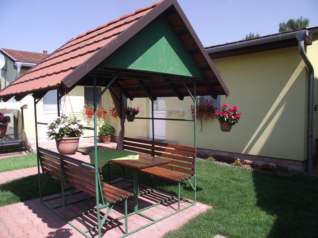 Apartman Kaszas Garden โมชนมายารูวาร์ ภายนอก รูปภาพ