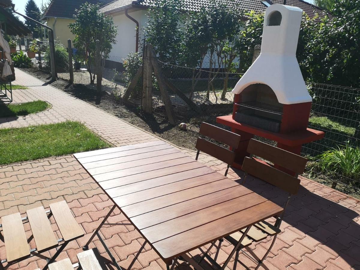 Apartman Kaszas Garden โมชนมายารูวาร์ ภายนอก รูปภาพ