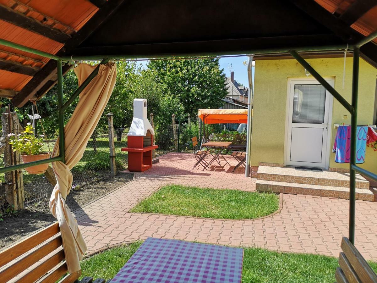 Apartman Kaszas Garden โมชนมายารูวาร์ ภายนอก รูปภาพ